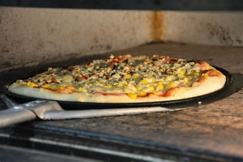 Chrumkavá pizza pripravená v peci