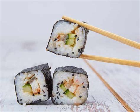 Fotografia rôznych druhov sushi