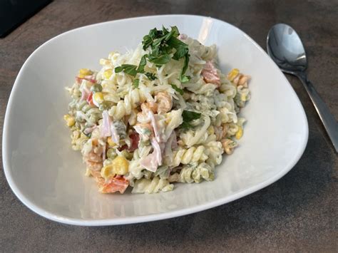 Hotový šalát Rumpel pripravený na servírovanie