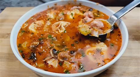 Servírovaná talianska polievka s knedličkami