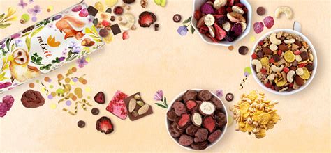 Koláž zdravých alternatív sladkostí: ovocie, orechy, horká čokoláda, domáce koláče