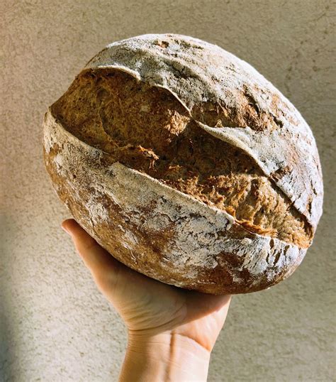 Proces pečenia bezlepkového chleba v žiaruvzdornej mise