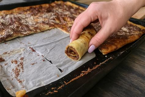 Listkové cesto rozvaľkané na plechu