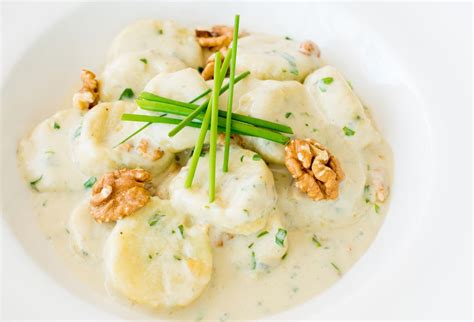 Kúsok syra Gorgonzola s modrou plesňou