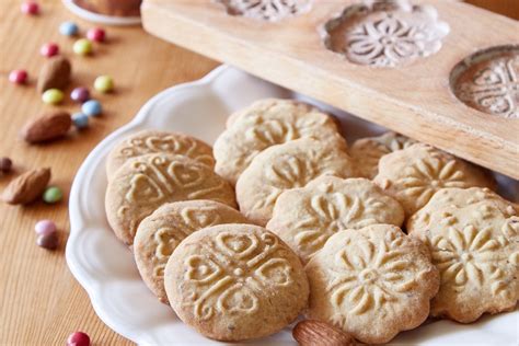 Ilustrácia sladkých jedál ako koláče a sušienky