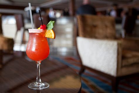 Ingrediencie na koktail Bahama Mama