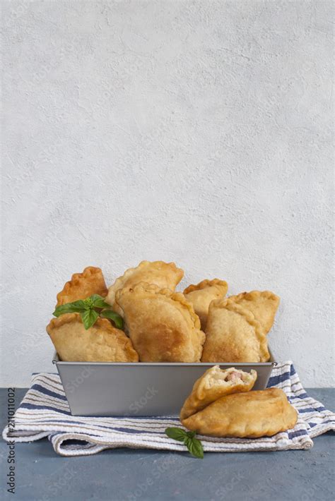 Ilustrácia smažených pirohov (Panzerotti)
