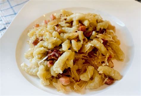 Ingrediencie na tradičné slovenské halušky s kapustou