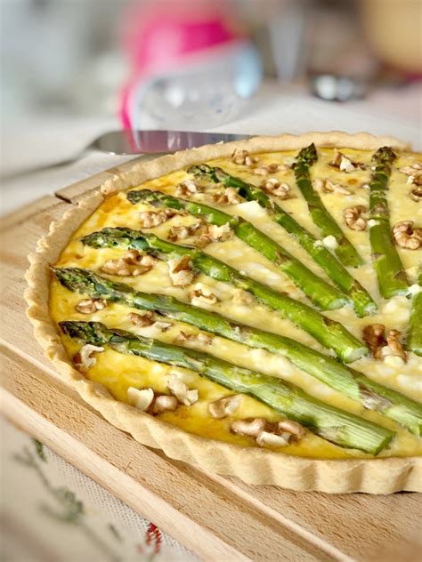 Jarný quiche so špargľou
