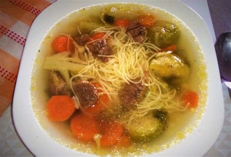 Misa s výdatnou polievkou z hovädzieho srdca s rezancami a zeleninou