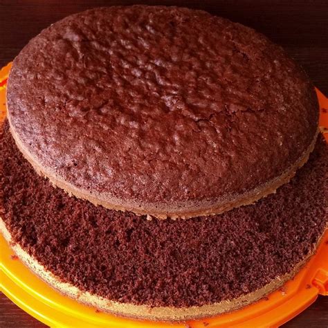 Ilustrácia postupného miešania ingrediencií na tortové cesto