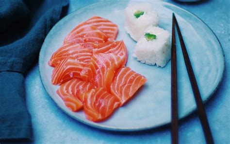 Surové ryby a ingrediencie na sushi