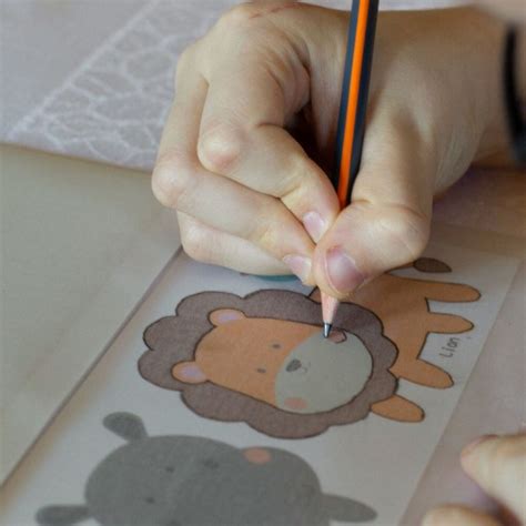 deti pri práci s papierom