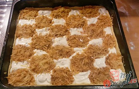 Ilustračné foto otočeného jablkového koláča