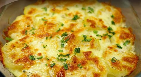 Zapečené zemiaky s parmezánom