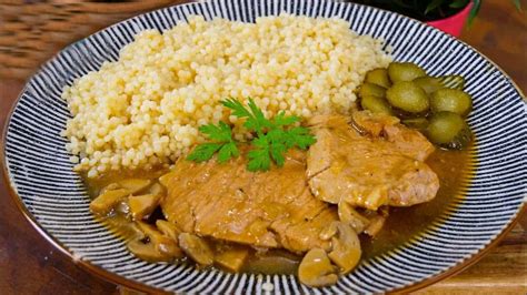 dusenie bravčového karé so šampiňónmi v omáčke