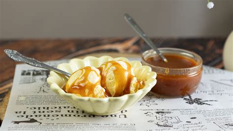 Proces rozpúšťania cukru na karamel