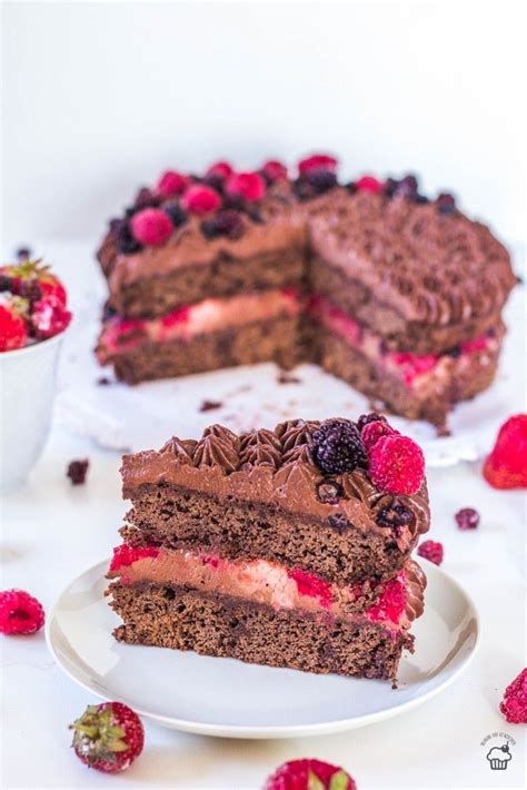 dvojposchodová torta s čokoládovým krémom a malinami