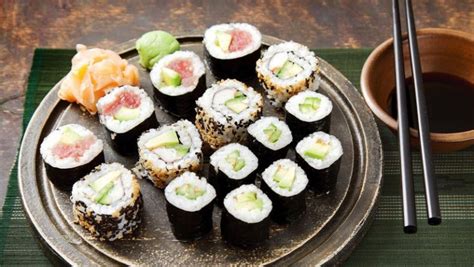 Maki sushi rolky
