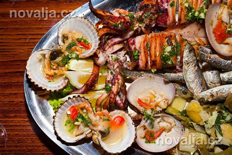Tanier s grilovanými morskými plodmi