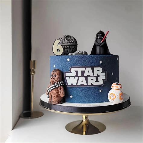 Koláž rôznych tort s motívom Star Wars