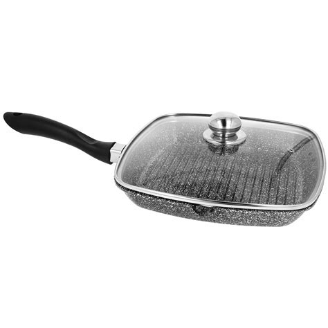 Grilovaná panvica s pripraveným steakom