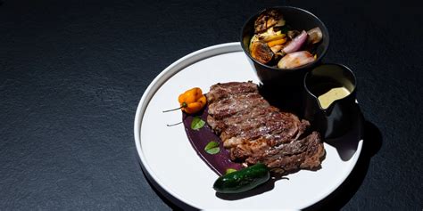 Servírovaný steak s prílohami