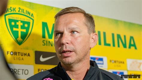 Portrét trénera Adriána Guľu