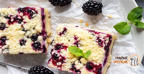 ovocný koláč s broskyňami a piškótami