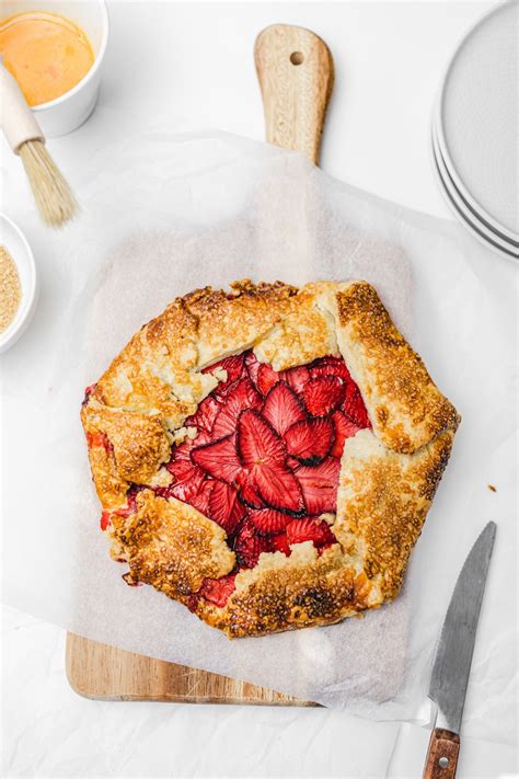 Hotová jahodová galette