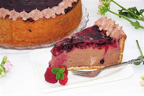 gaštanová torta s lesným ovocím