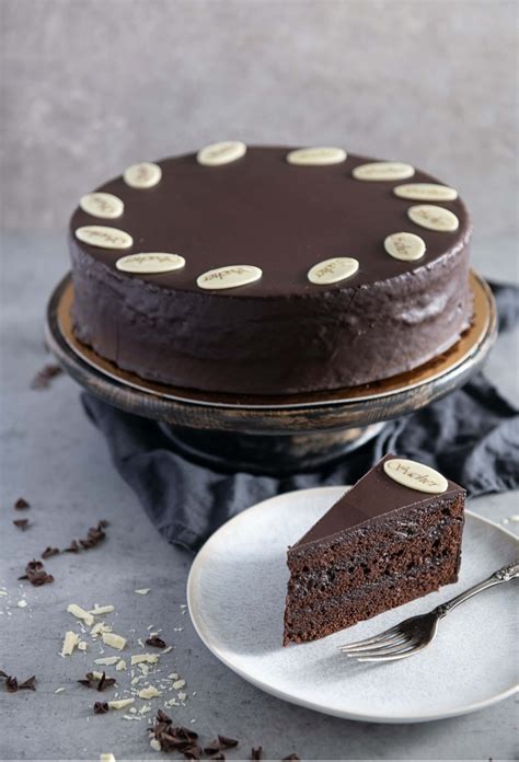 Sacher torta s marhuľovým lekvárom