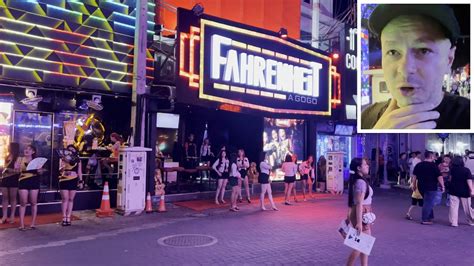 Nočný život na Reeperbahn v Hamburgu