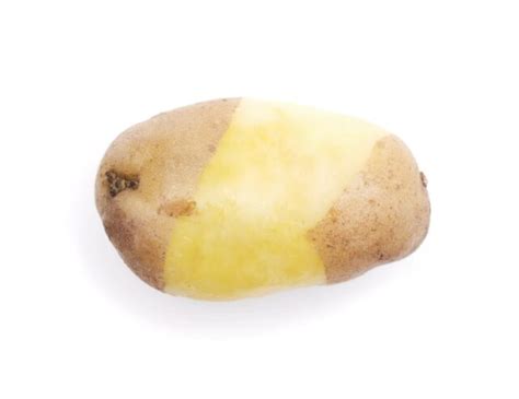 vidlička prepichuje uvarený zemiak