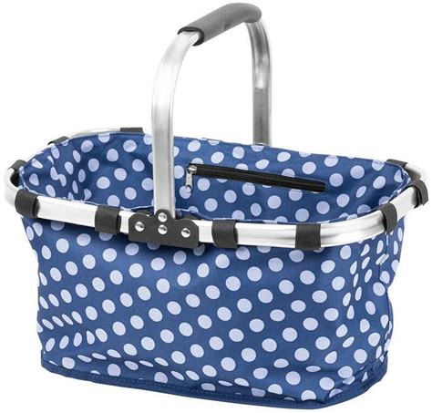 Nákupné košíky plné tovaru v obchode