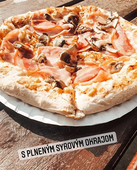 Pizza s plneným syrovým okrajom