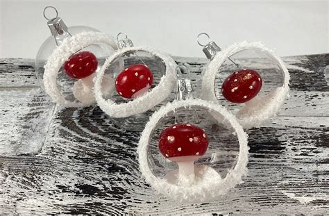 Ručná výroba sklenených vianočných ozdôb