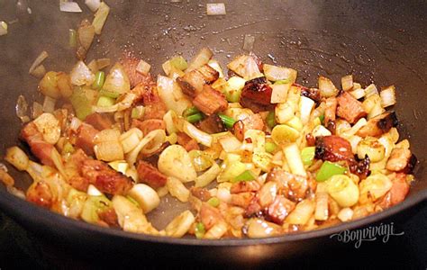 Orestovaná slanina s cibuľou