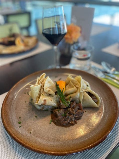 Servírovaný steak zo srnčieho chrbta