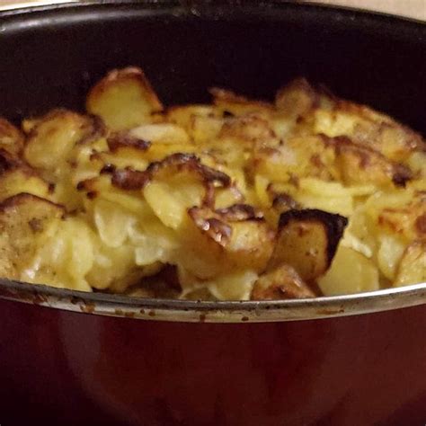 Francúzske zemiaky s klobásou a syrom