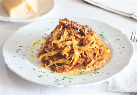 Boloňská omáčka s tagliatelle
