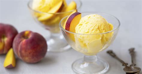 Domáca broskyňová zmrzlina