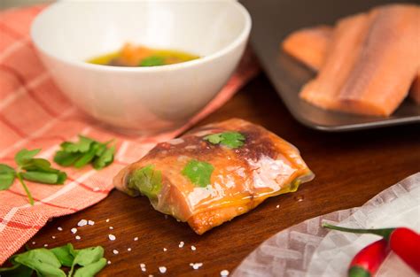 Losos pripravený v papieri na pečenie