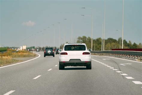 Motorkári v akcii na ceste