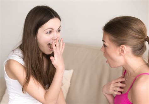 Dvojica pri rozhovore