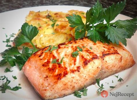 Pečený losos s citrónom a zemiakmi