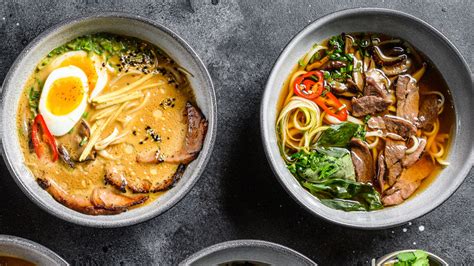 Ilustrácia rôznych druhov vývarov (ramen, pho, soto)