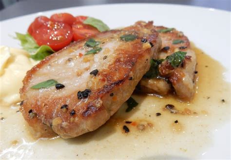 Ilustračná fotografia naklepávania bravčovej kotlety