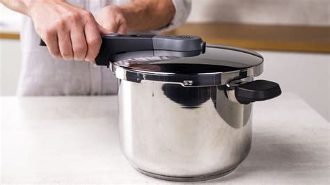 Ilustrácia bezpečného používania tlakového hrnca