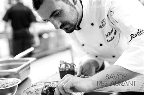 Infografika o výhodách používania lokálnych surovín v kuchyni